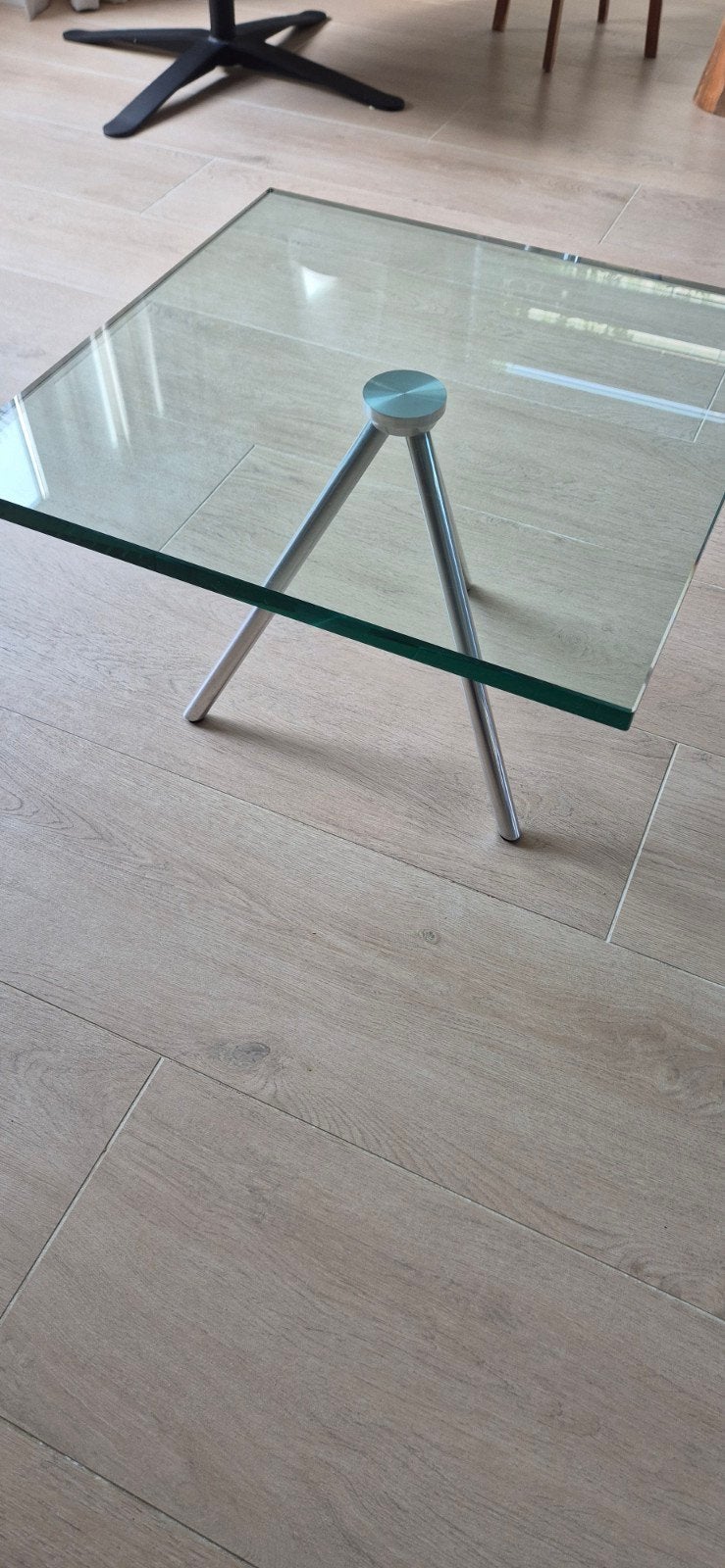 Beek Maupertuus glazen salontafel met rvs onderstel, Minder dan 50 cm, Gebruikt, Vierkant, Minder dan 50 cm