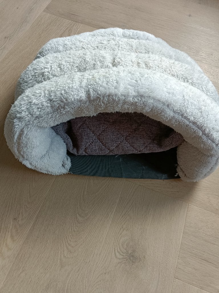 Zachte Iglo Slaapgrot / Kattenmand / Hondenmand (ZGAN), Ophalen of Verzenden, Zo goed als nieuw, Pluche