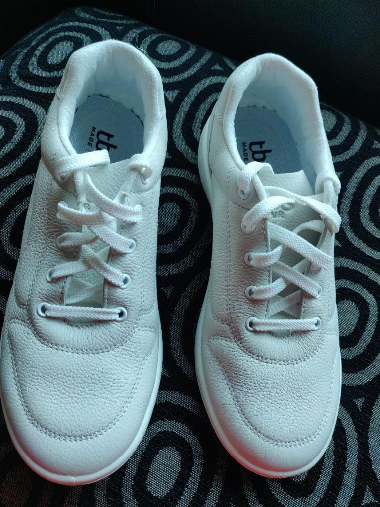 Sneakers TbS maat 44  wit. Leer NIEUW 90 €, gedragen 50 €, Ophalen of Verzenden, Nieuw, Wit