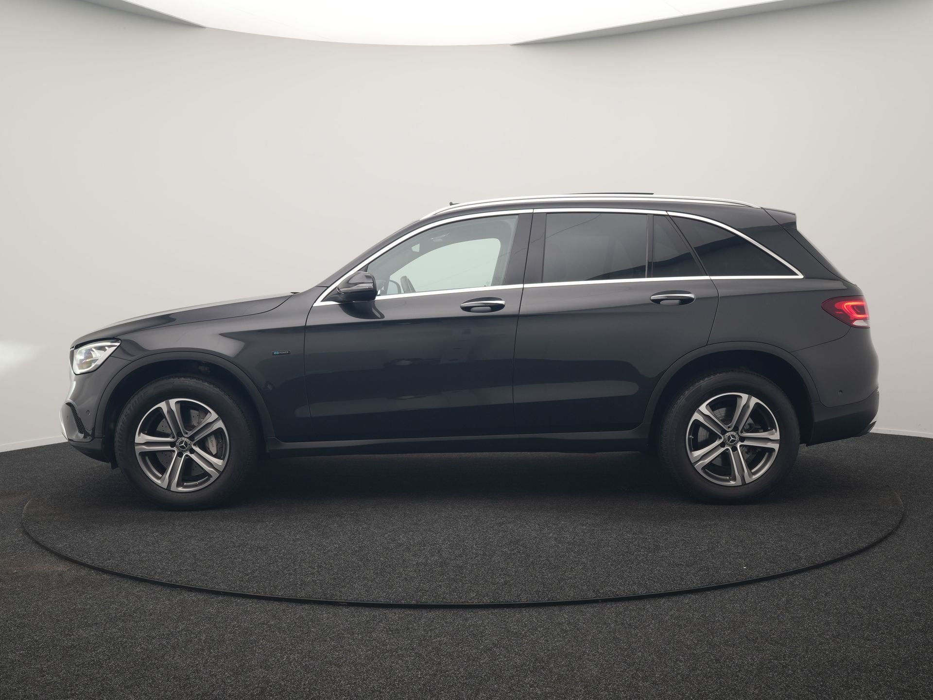 Mercedes-Benz GLC 300e 4MATIC Business Solution AMG PHEV 313, Auto's, Automaat, Dealer onderhouden, Gebruikt, Zwart