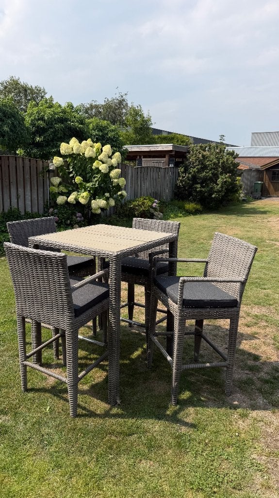 Barset voor in de tuin, Ophalen, Zo goed als nieuw