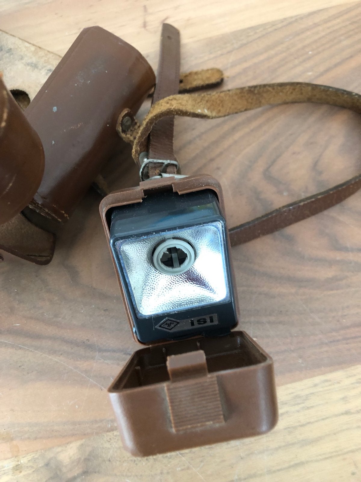 Vintage Agfa Isola camera met flitser en lederen tas, Ophalen of Verzenden, Gebruikt, Compact, Overige Merken