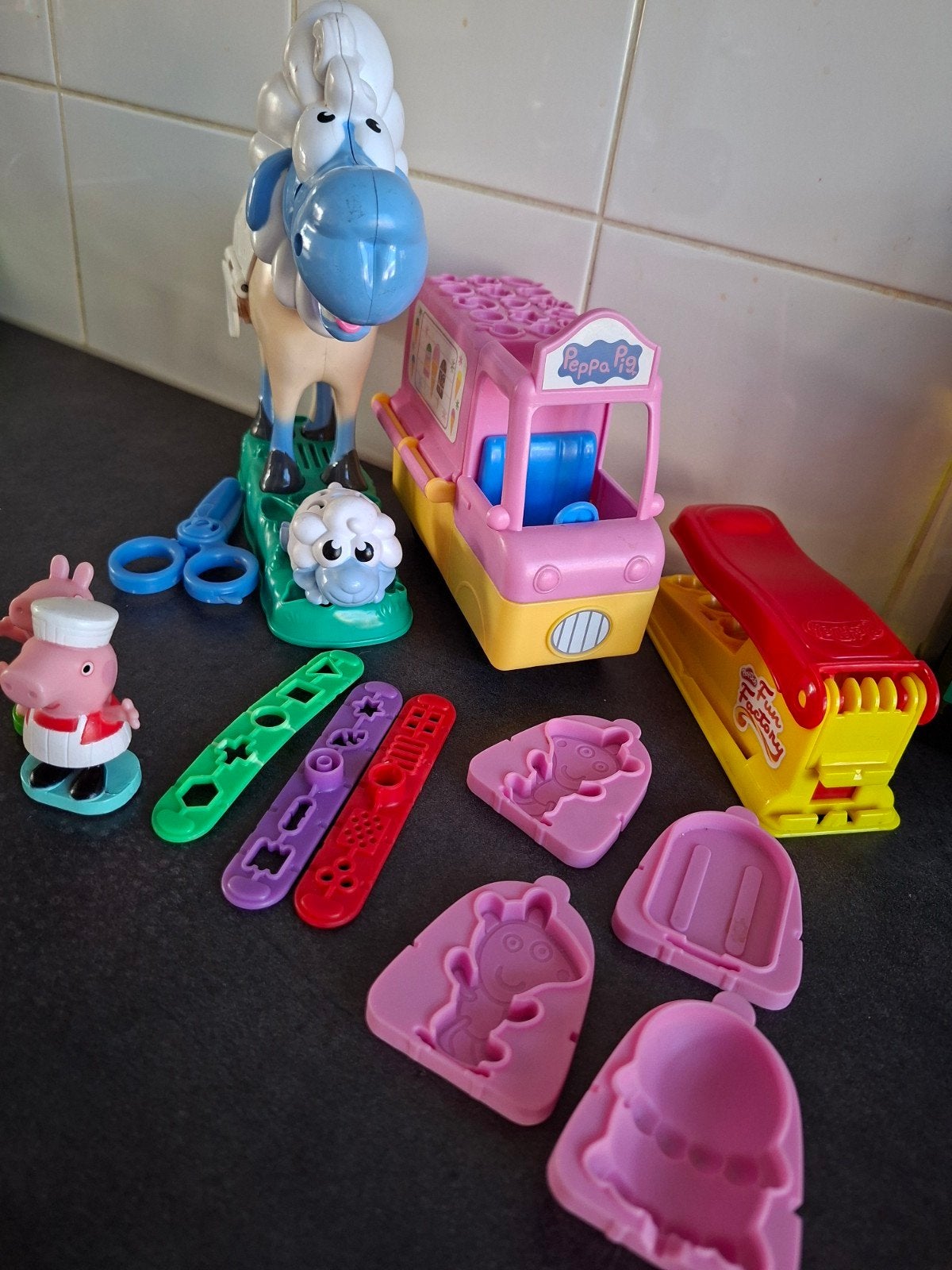 klei spulletjes, Ophalen