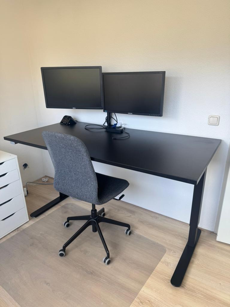 Zwart elektrisch zit-sta bureau, Huis en Inrichting, Ophalen, Gebruikt, Spaanplaat of MDF, Overige merken
