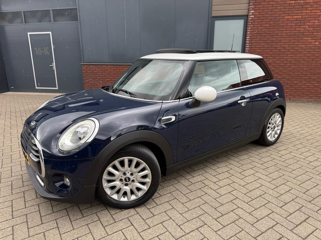 Mini Mini 1.5 Cooper Chili Serious Business PANORAMADAK/NAVI, Auto's, Mini, Voorwielaandrijving, Gebruikt, 49 €/maand, Bedrijf