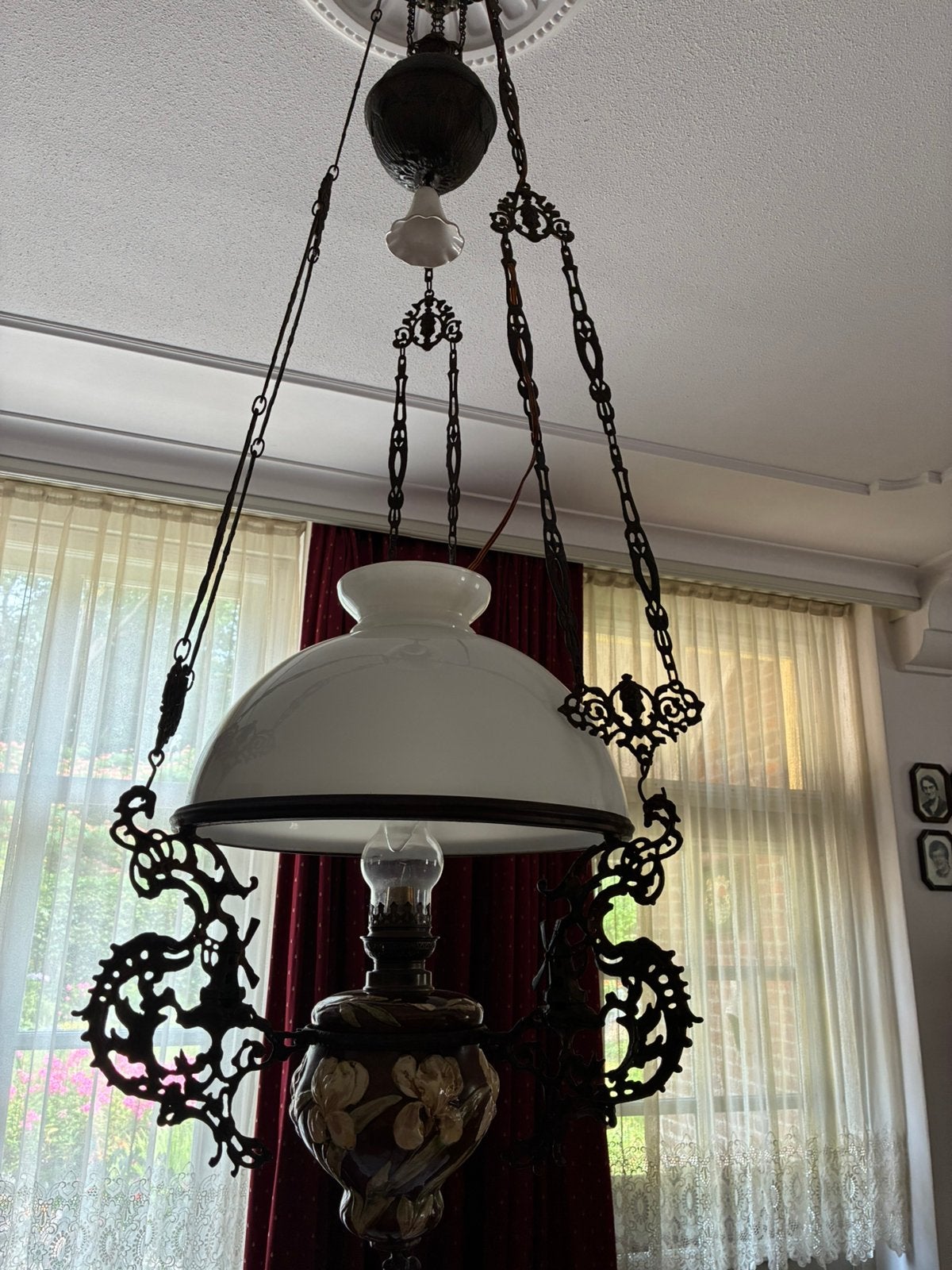 Olie lamp in goede staat, met kaarsje op stroom ., Antiek en Kunst, Ophalen