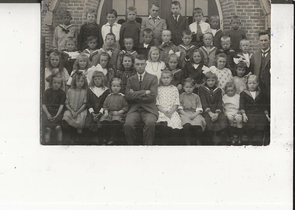 Westland Onbekend 2 onderwijzers + klas leerlingen Fotokaart, Ophalen of Verzenden, Voor 1920, Ongelopen, Zuid-Holland
