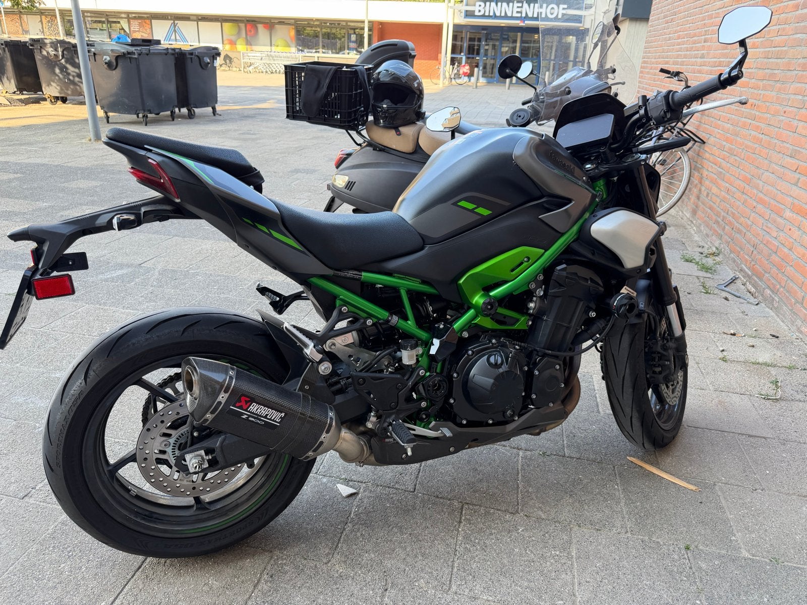 Kawasaki Z900 - Sportieve Naked Bike met Akrapovic uitlaat, Motoren, Sportuitlaat, 4 cilinders, Motorrijbewijs A, Gebruikt