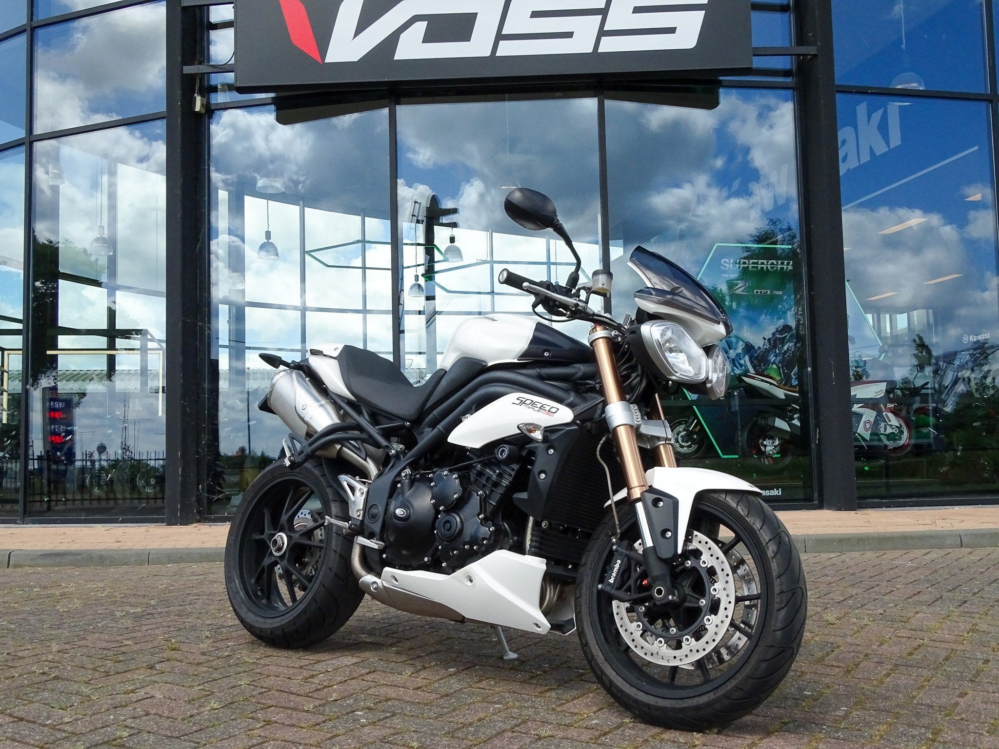 Triumph SPEED TRIPLE 1050 (bj 2013), Triumph Motocycles, Meer dan 35 kW, De Droogmakerij 40A
1851 LX   Heiloo, NL, Gebruikt