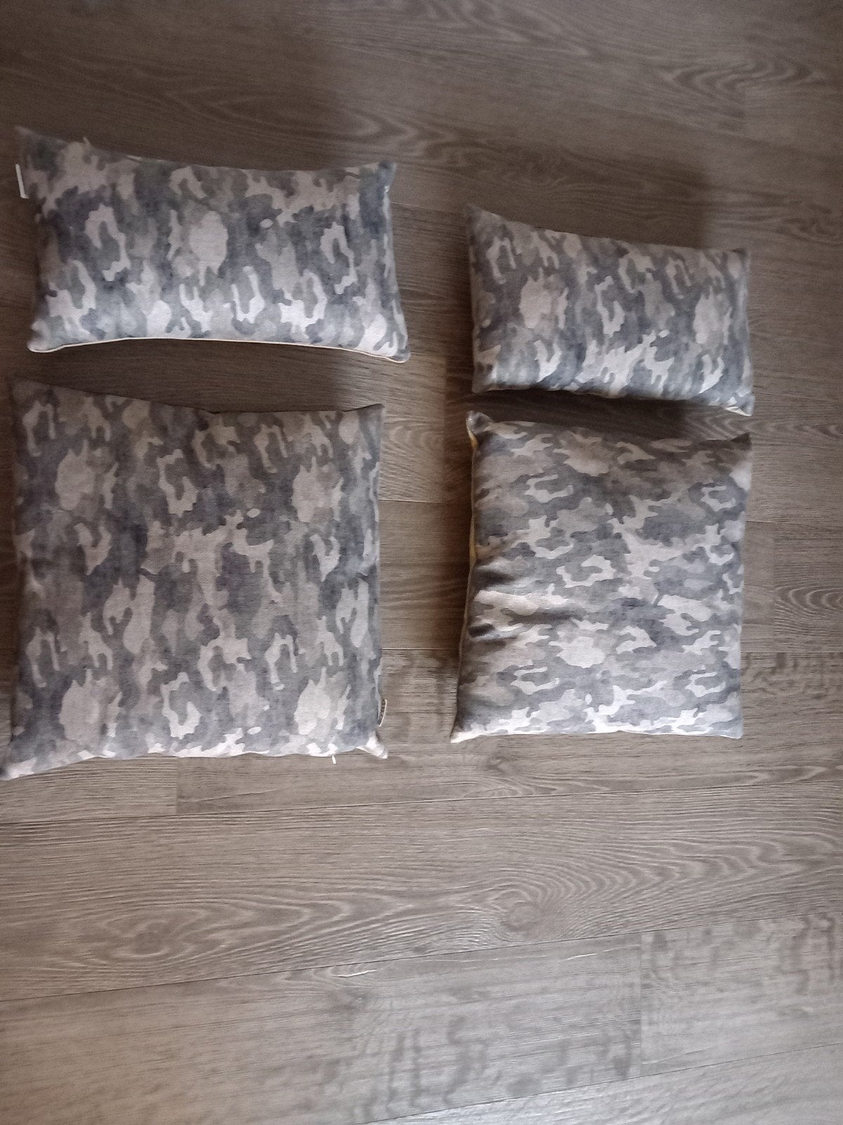 Set van 4 camouflage kussens - STGD, Ophalen of Verzenden, Gebruikt, Grijs, Overige vormen