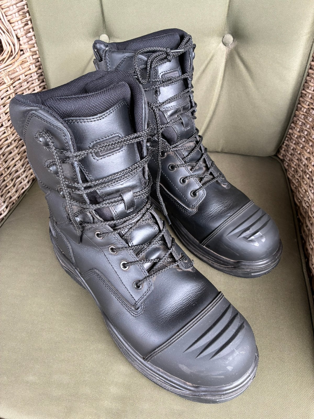 Magnum laarzen & schoenpoets erbij…., Verzamelen, Ophalen of Verzenden, Landmacht, Nederland, Kleding of Schoenen