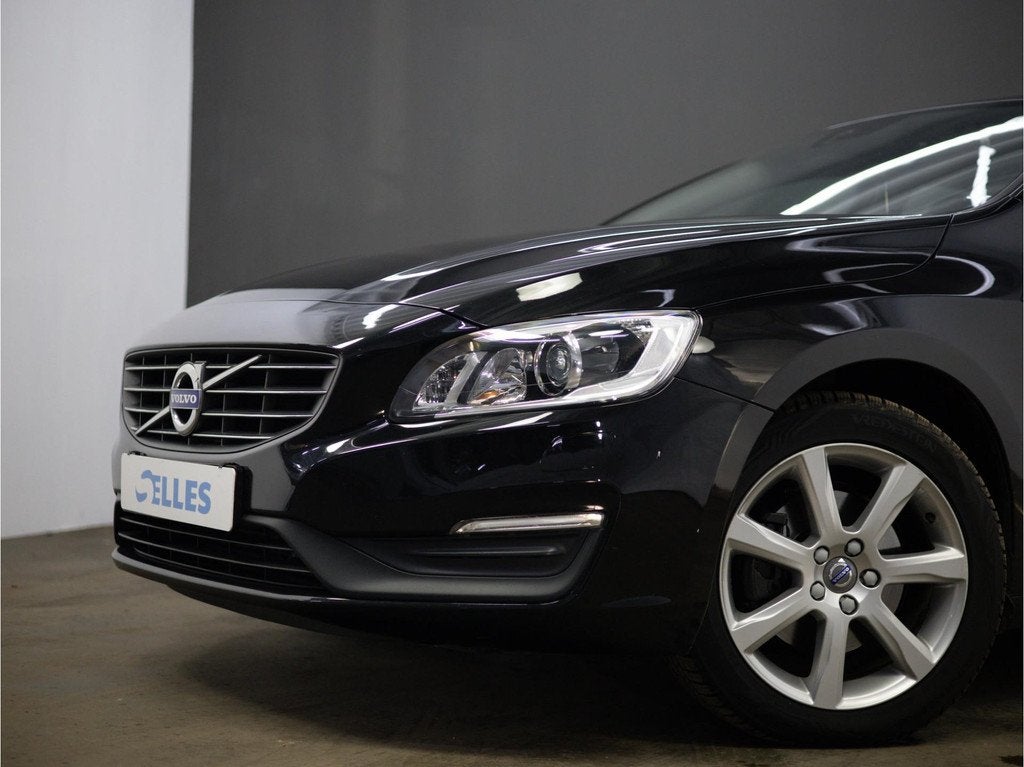 Volvo V60 1.5 T3 Nordic+ | Trekhaak | Stoelverwarming |, Auto's, Volvo, 4 cilinders, Leder en Stof, Zwart, Origineel Nederlands