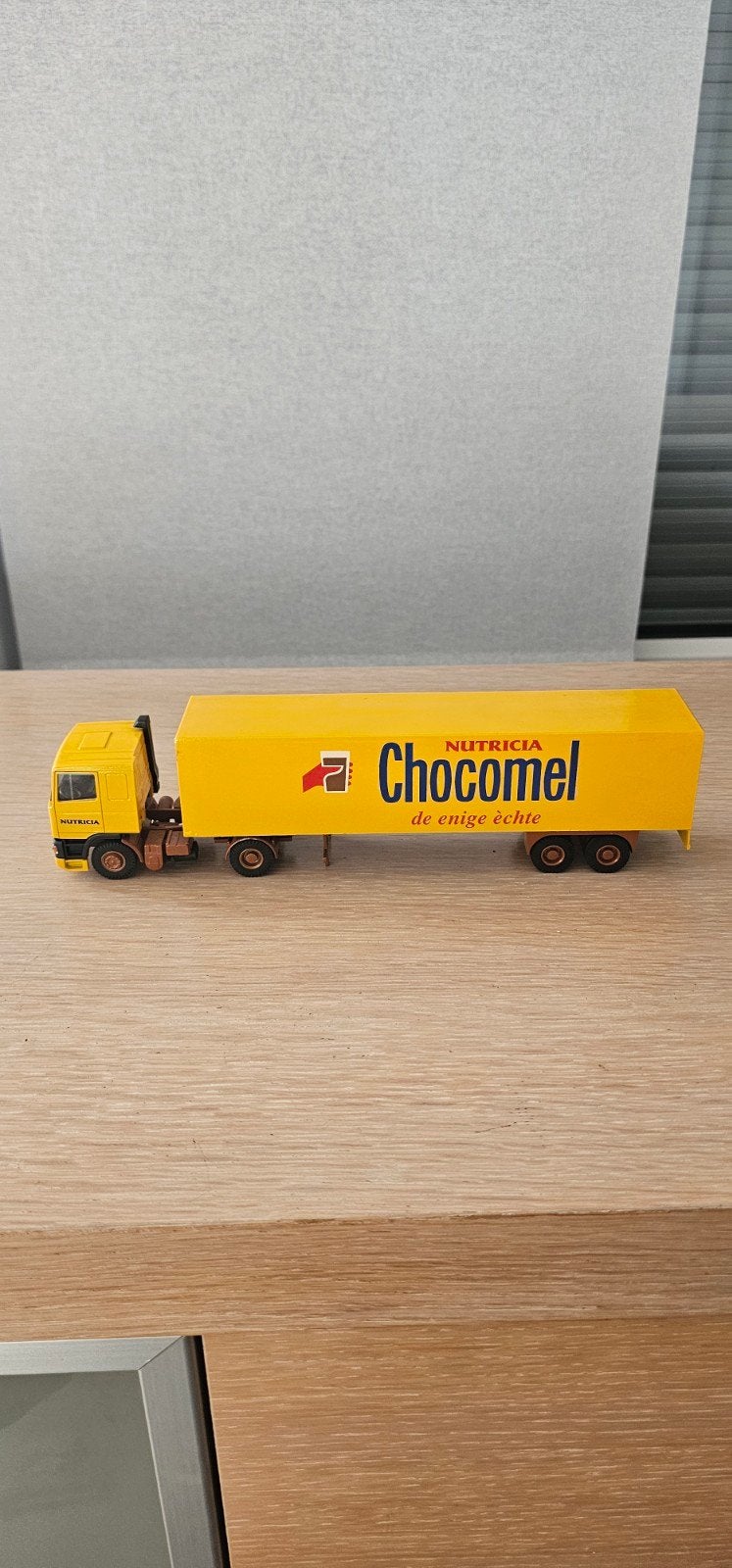 TE KOOP MOOIE LIONTOYS DAF 95 400 ATI CHOCOMEL SCHAAL1:50

S, Ophalen of Verzenden, Zo goed als nieuw, Bus of Vrachtwagen, Lion Toys