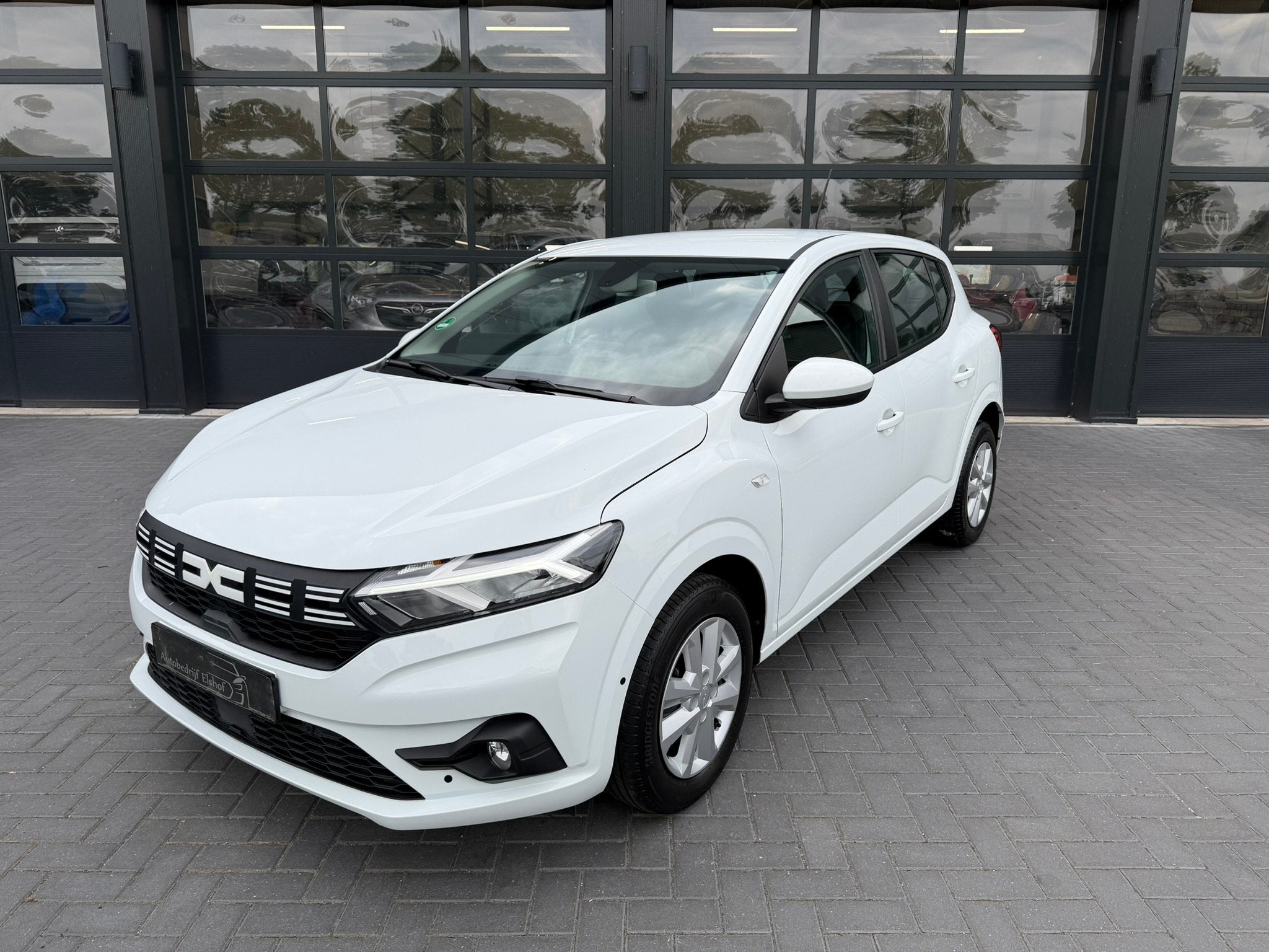 Dacia Sandero Dacia Sandero 1.0 TCe 90 Automaat (bj 2024), Gebruikt, Wit, Origineel Nederlands, Bedrijf