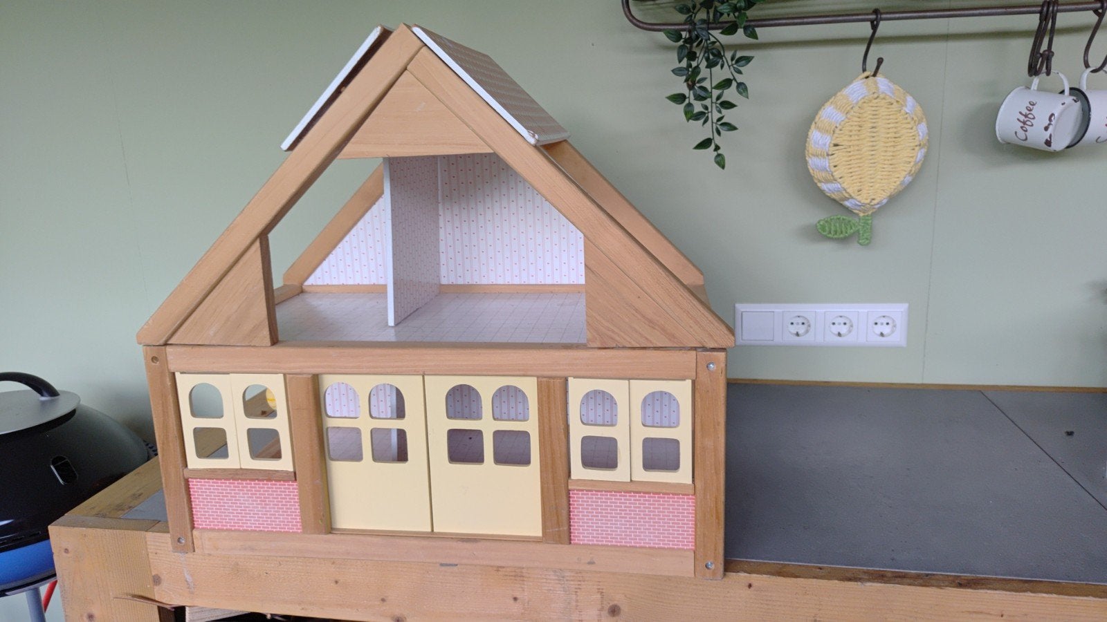 Twee poppenhuisjes gratis af te halen, Ophalen, Gebruikt, Poppenhuis
