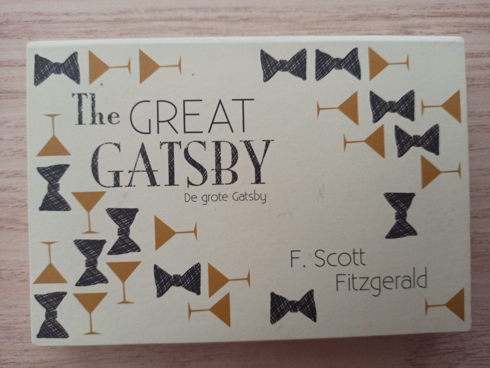 Dwarsligger 329 The Great Gatsby - F. Scott Fitzgerald, Ophalen of Verzenden, Gelezen, F. Scott Fitzgerald, Nederland