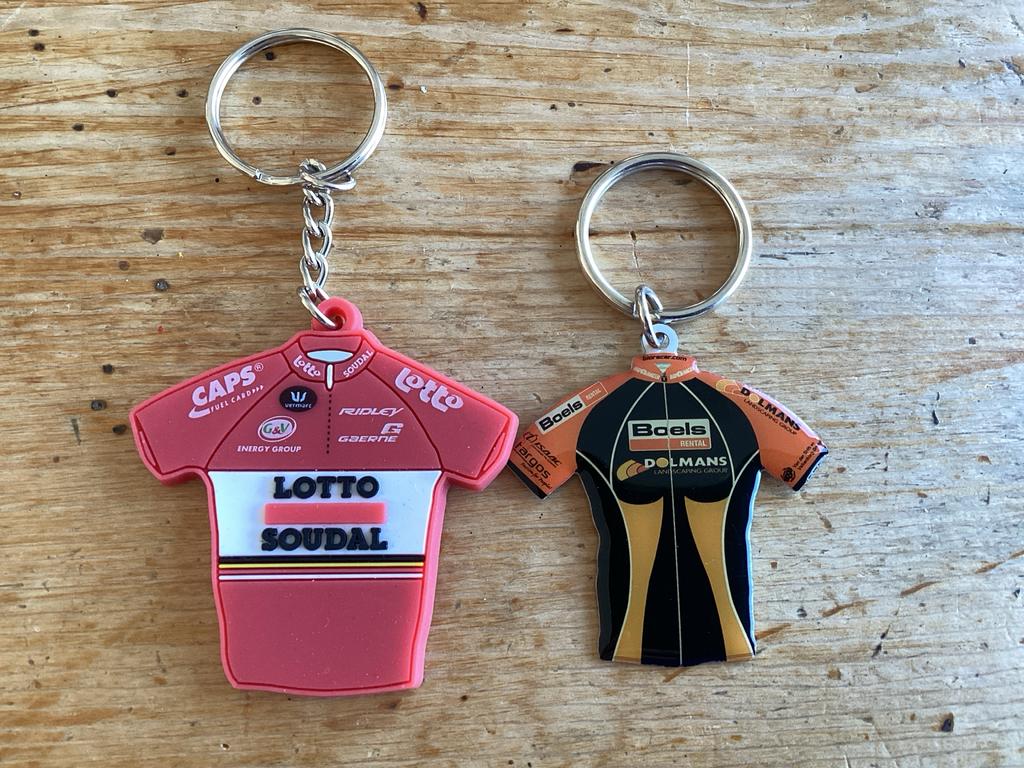 Lotto Soudal en Boels Dolmans sleutelhangers wielershirt, Verzenden, Gebruikt