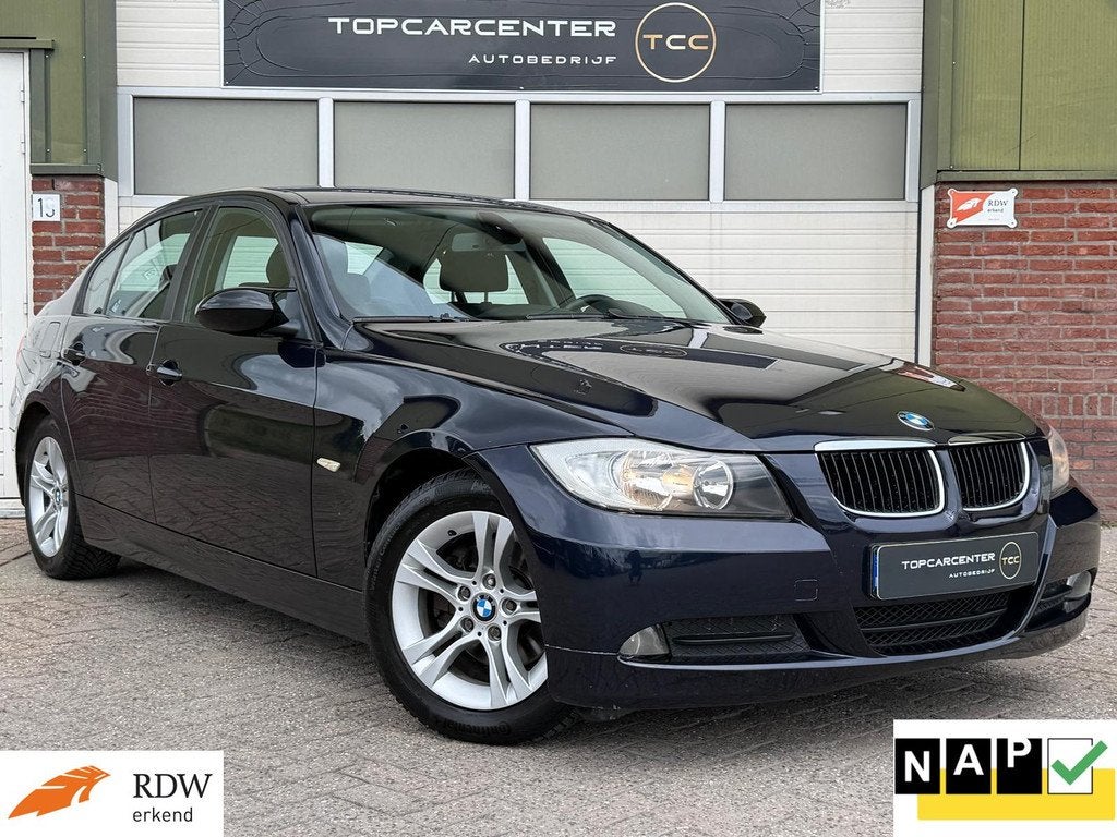 BMW 3-serie 318i Business Line/TREKH/NAVI/PARKS/APK/NAP, Auto's, BMW, Achterwielaandrijving, Blauw, Origineel Nederlands, Handgeschakeld