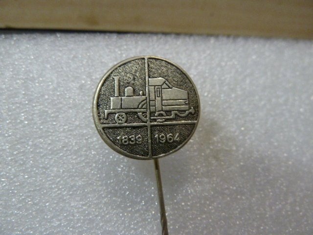 Vintage Speldje Trein 1839-1964 Jubileum, Verzamelen, Ophalen of Verzenden, Gebruikt, Transport, Speldje of Pin