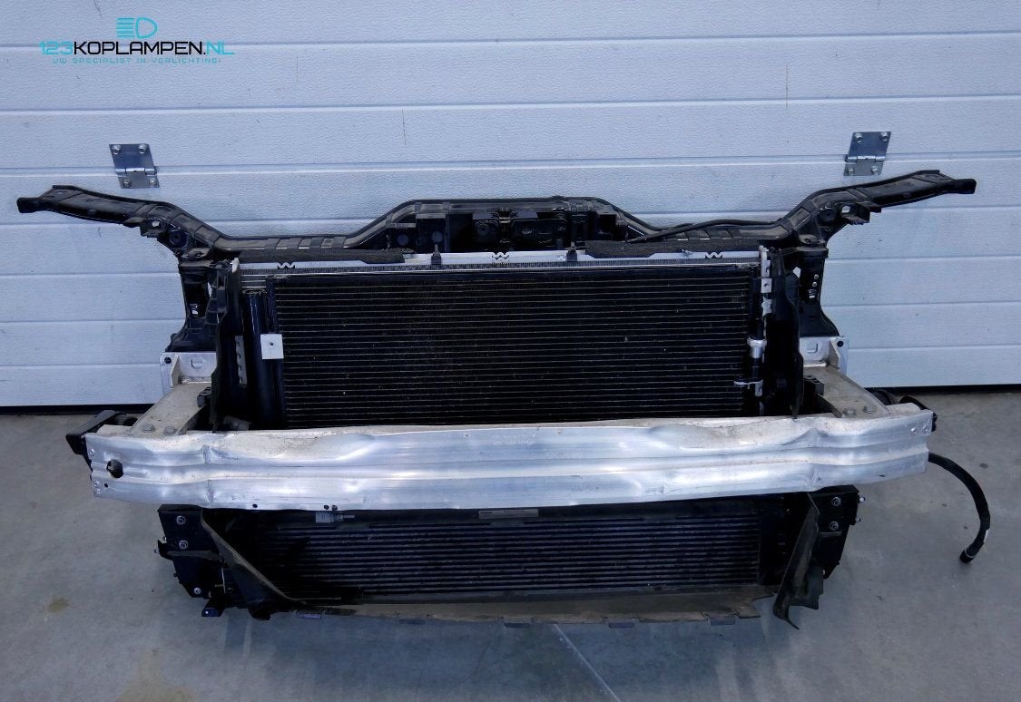 Audi RS4 B8 4.2 FSI serie voorfront bumperbalk lamellen luch