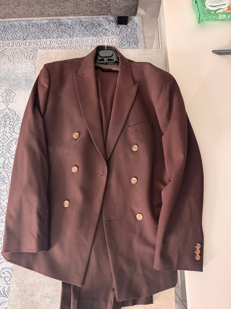 Nette pak 1x gedragen, Kleding | Heren, Kostuums en Colberts, Ophalen of Verzenden, Zo goed als nieuw, Maat 52/54 (L), Bruin