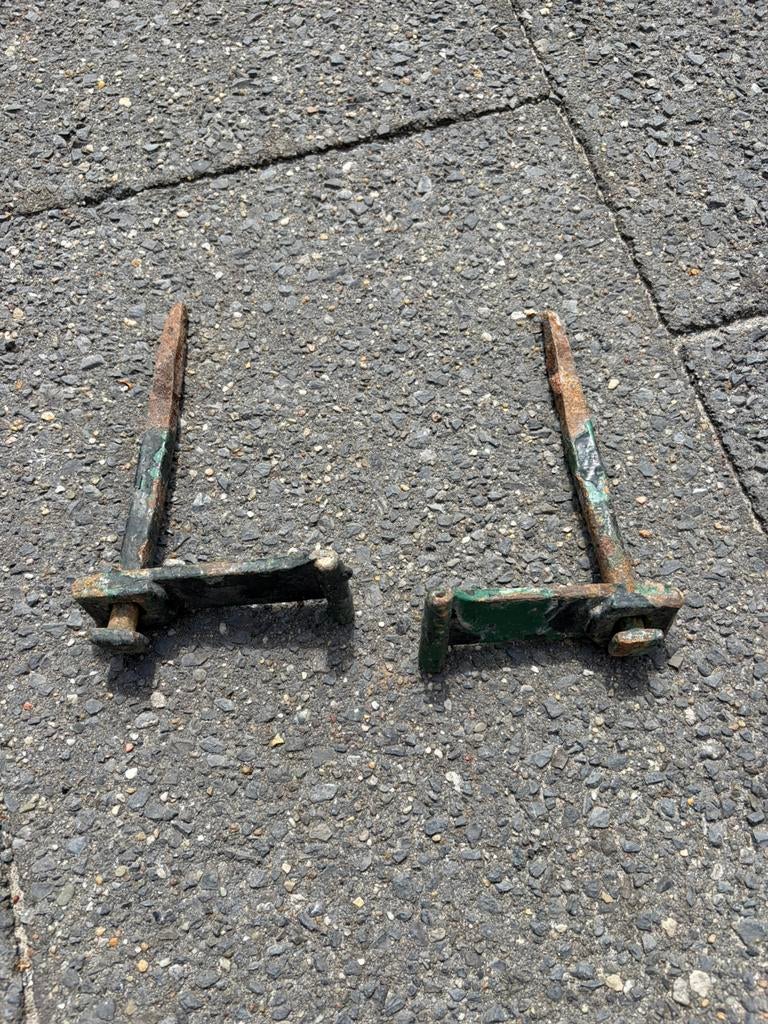 2 stuks antieke luikvastzetter/ luikbeslag, Doe-het-zelf en Verbouw, Ophalen of Verzenden, Gebruikt