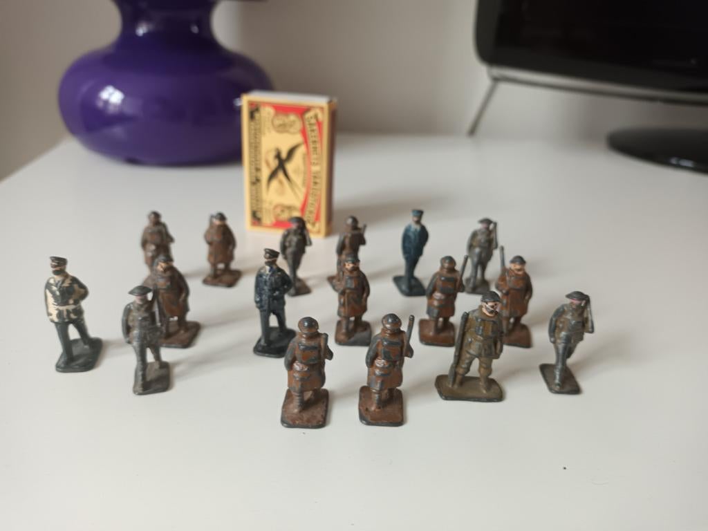 Kleine tinnen soldaatjes, figuren, piep klein, Antiek en Kunst, Antiek | Tin, Ophalen of Verzenden