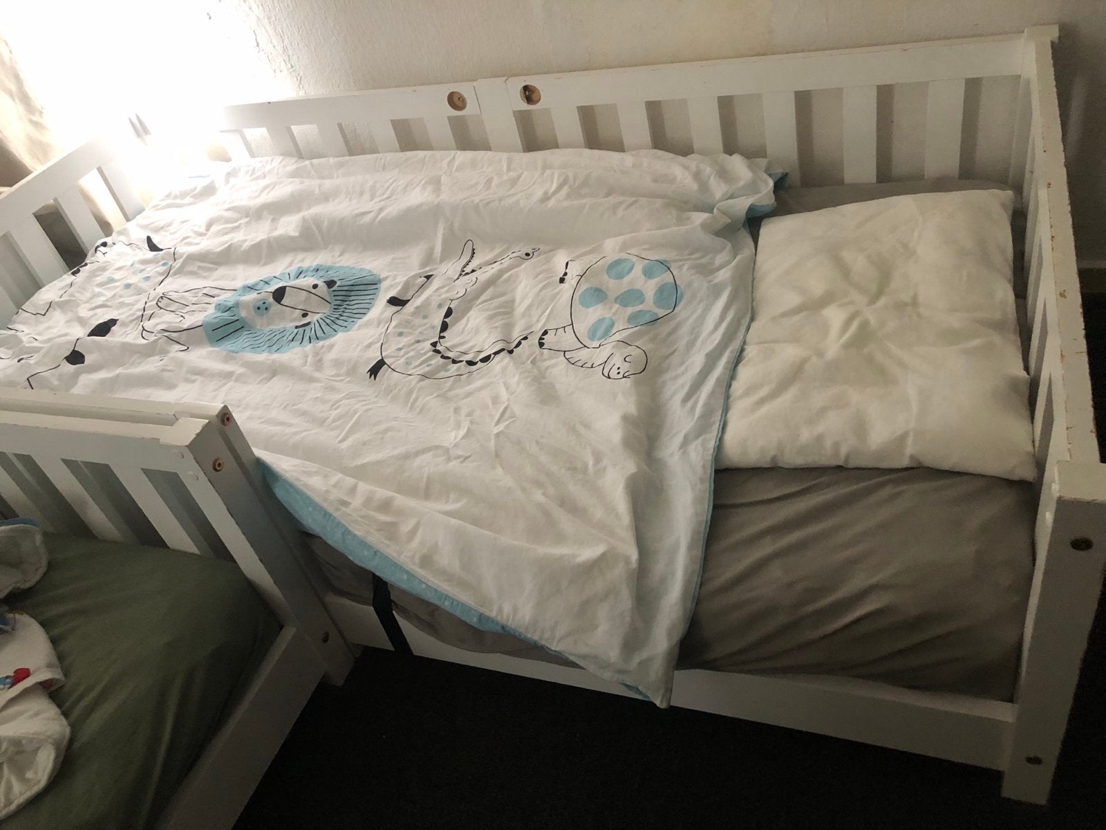 2x Kinderbed laag wit met lattenbodem en matras, Kinderen en Baby's, Ophalen, Gebruikt, 70 tot 85 cm, Lattenbodem