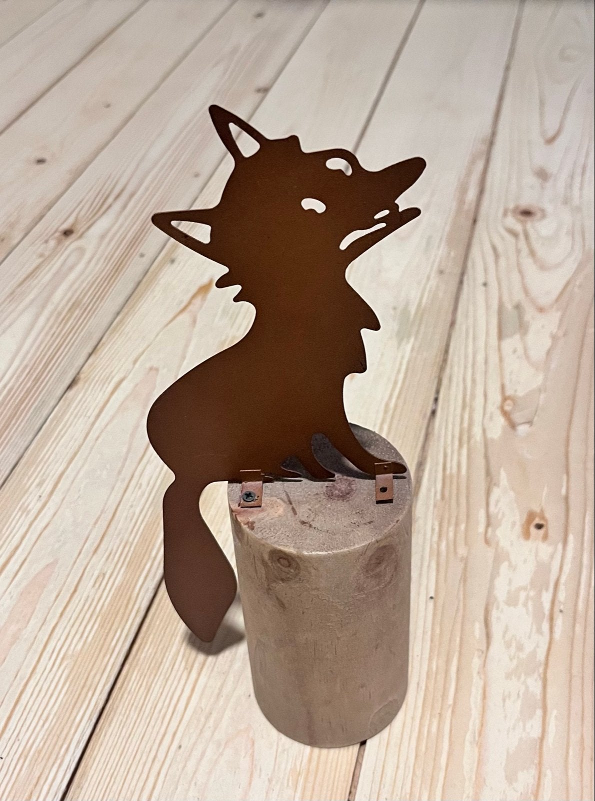 Metalen vos beeld op houten sokkel, roestlook decoratie, Ophalen of Verzenden, Metaal, Bruin, Landelijk