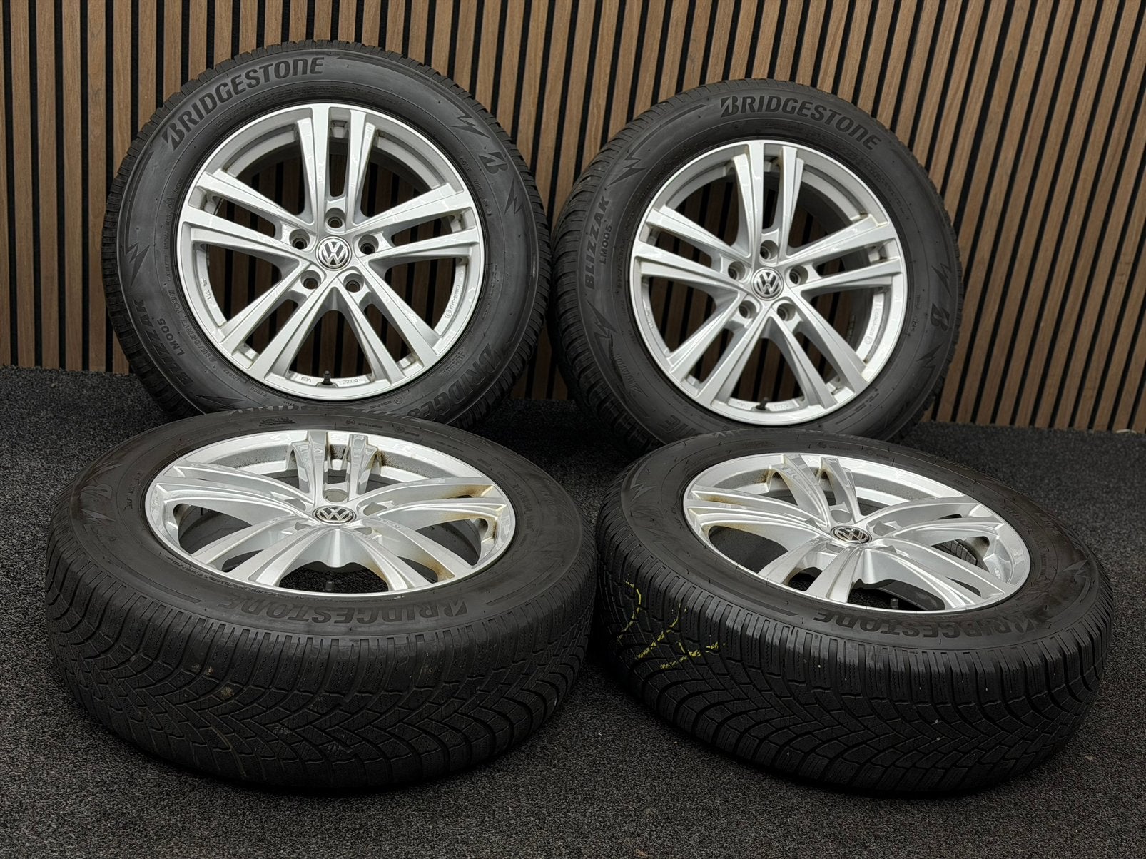 WINTER! 17 inch VW Tiguan Tarraco Kodiaq 5x112 ET40 215/65, Auto-onderdelen, Ophalen, 215 mm, ., Banden en Velgen
