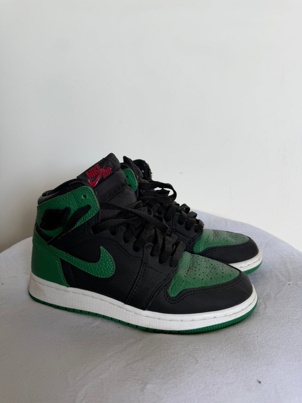 Jordan 1 Pine Green, Ophalen of Verzenden, Groen, Sneakers of Gympen, Zo goed als nieuw