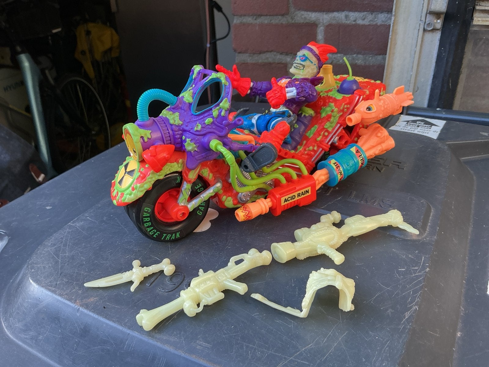 Vintage Toxic Crusaders Garbage Trak met Headbanger figuur, Verzamelen, Poppetjes en Figuurtjes, Verzenden, Zo goed als nieuw