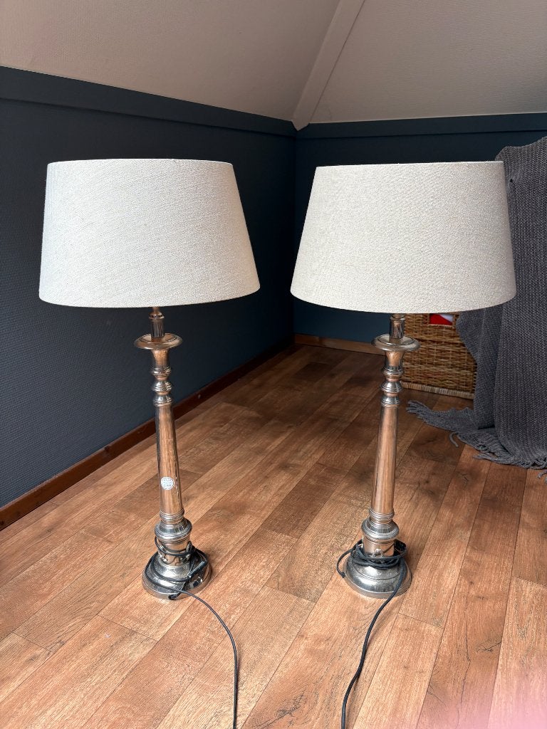 2 zilverkleurige tafellampen met beige kap, 60 cm hoog, Ophalen, Metaal, Zo goed als nieuw, Minder dan 100 cm