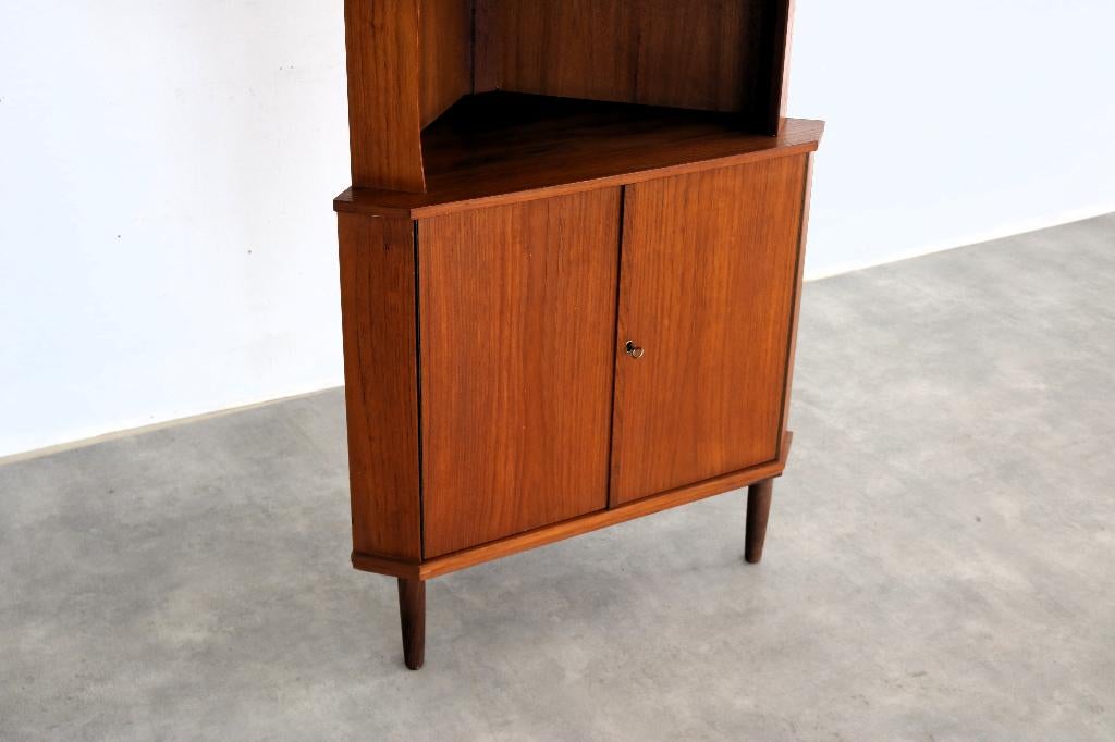 vintage hoekkast | vitrinekast | jaren 60 | Deens, ., Glas, ., 150 tot 200 cm