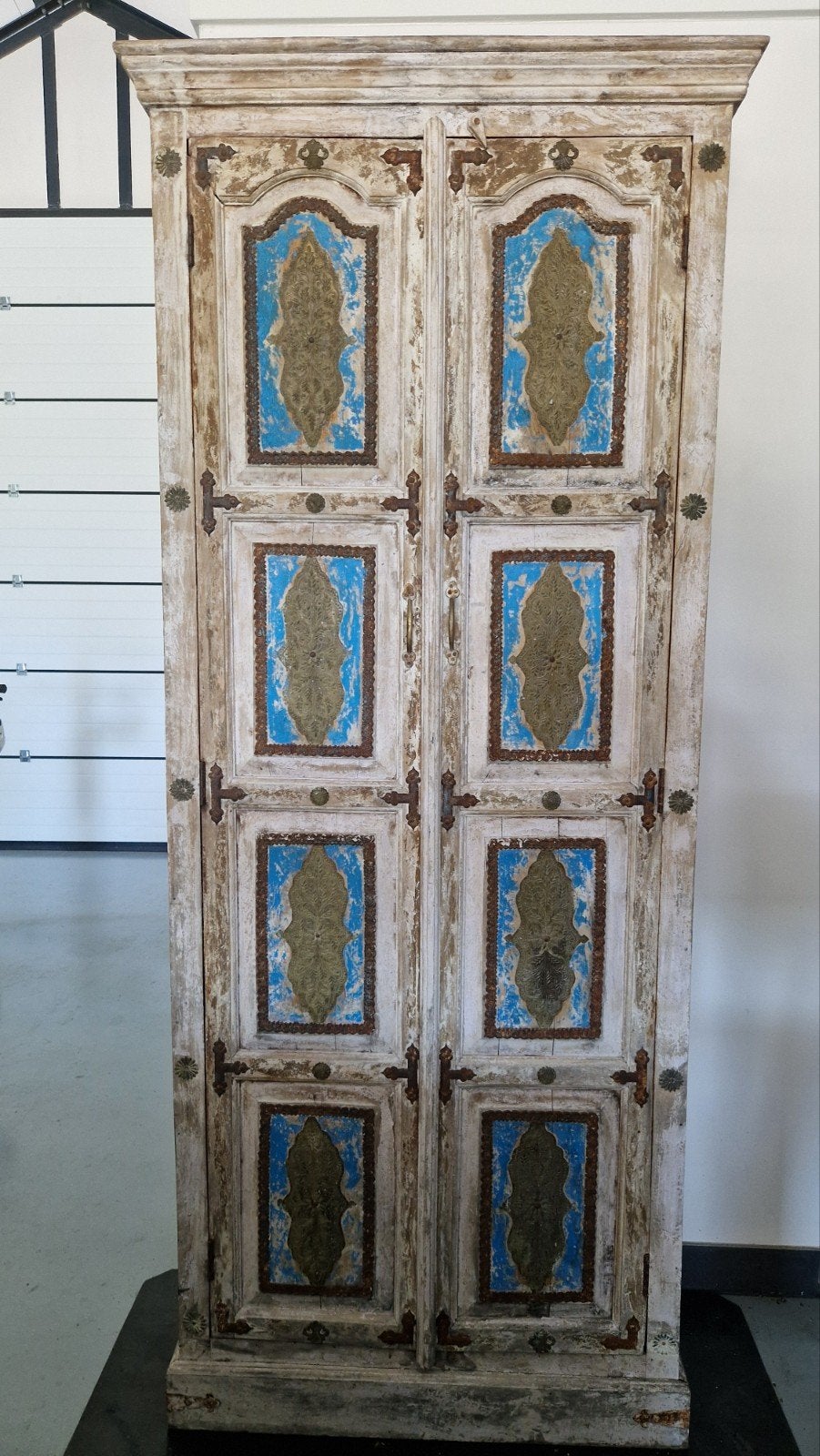 Handgemaakte vintage Indiase kast met 2 deuren, Antiek en Kunst, Ophalen