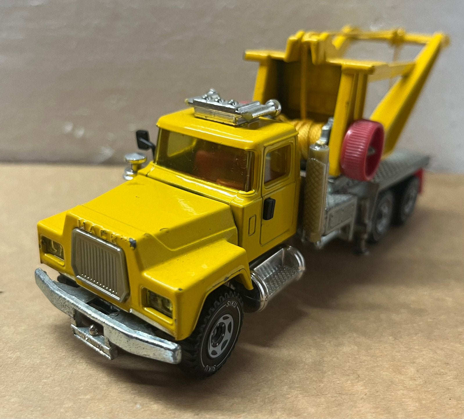 1:50 Siku , Mack Truck afsleepwagen , Vintage jaren ‘80, Ophalen of Verzenden, Gebruikt, Bus of Vrachtwagen, SIKU