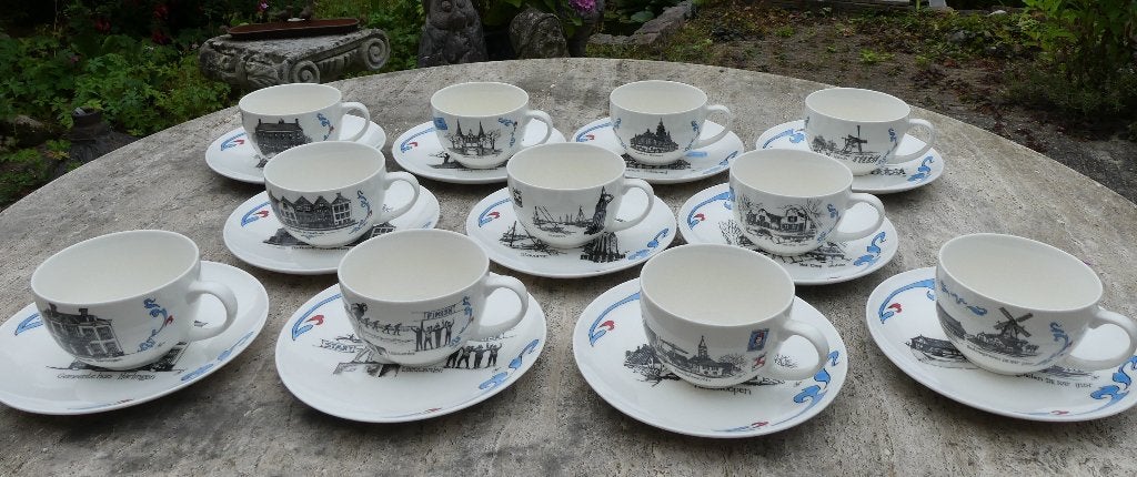 Jet Friese Elfsteden Servies 11 Borden en 11 Soepkommen, Landelijk/Boerenbont, Nieuw, Ophalen of Verzenden, Bord(en)