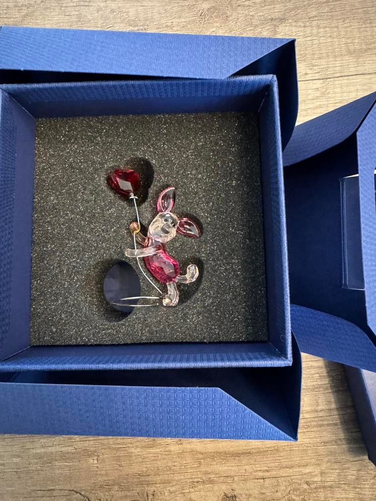 Knorretje gekleurd swarovski Disney, Verzamelen, Swarovski, Ophalen of Verzenden, Zo goed als nieuw, Figuurtje