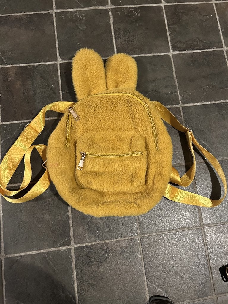 Kleine gele harige konijnenrugzak, Overige merken, Gebruikt, Minder dan 30 cm, Ophalen of Verzenden