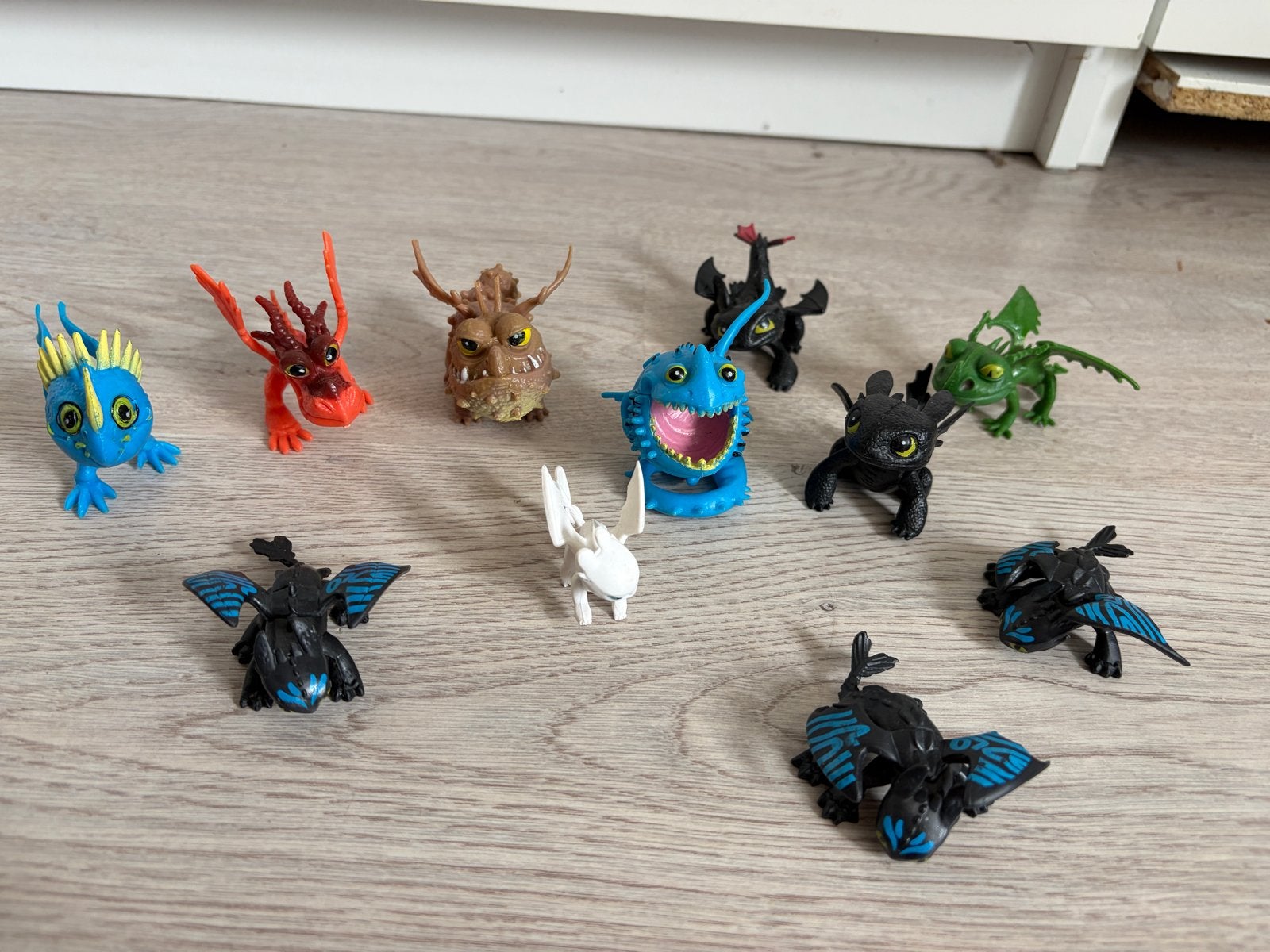 Draken speelgoedfiguren - Hoe Tem Je Een Draak, Ophalen of Verzenden, Gebruikt