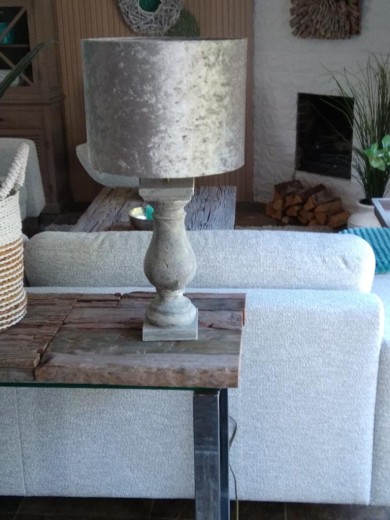Mooie baluster lamp met velvet lampekapTafellamp., Huis en Inrichting, Ophalen of Verzenden, Zo goed als nieuw, Overige materialen