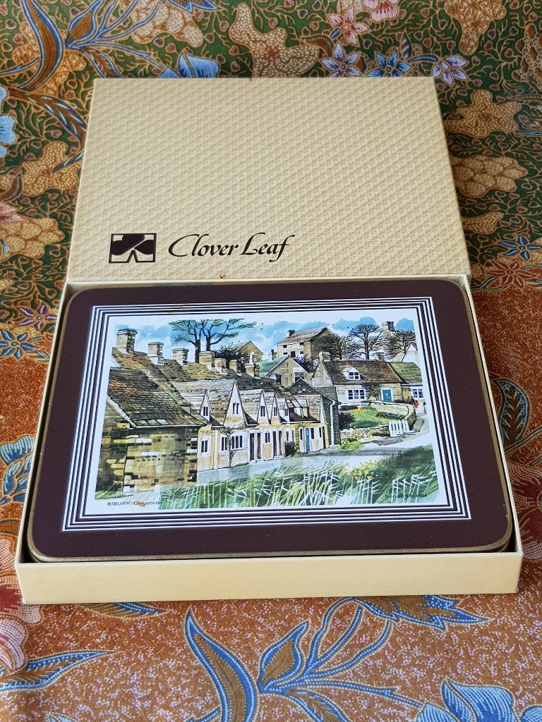 Zes mooie oude vintage Clover Leaf placemats uit Engeland.