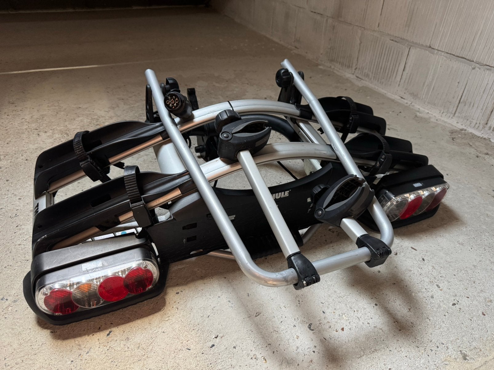 Thule fietsendrager voor afneembare trekhaak, Ophalen, Elektrische fiets, Zo goed als nieuw, 2 fietsen