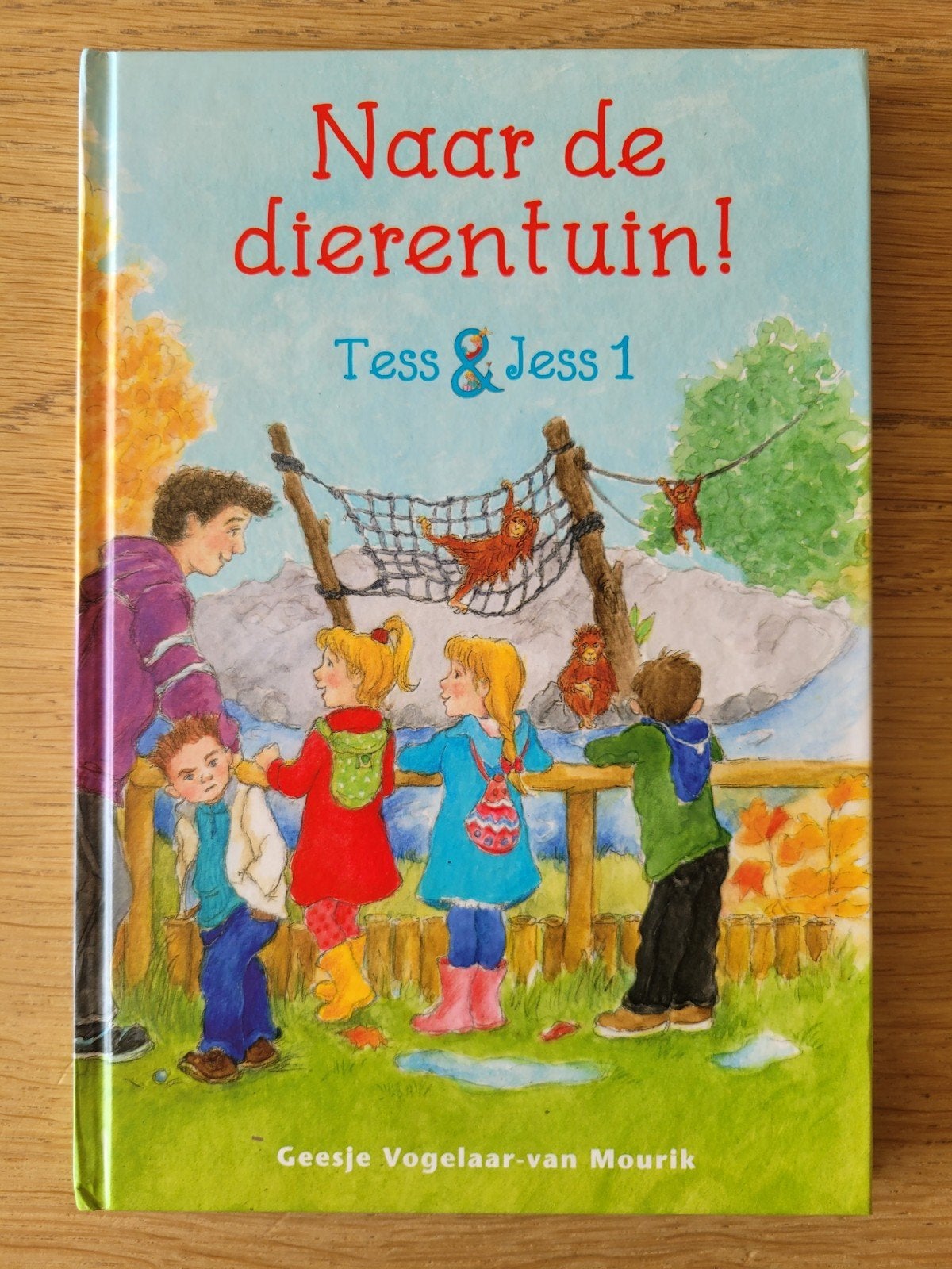 Naar de dierentuin, Tess & Jess-1, Geesje Vogelaar, chr IZGS, Ophalen of Verzenden, Gelezen, Fictie algemeen