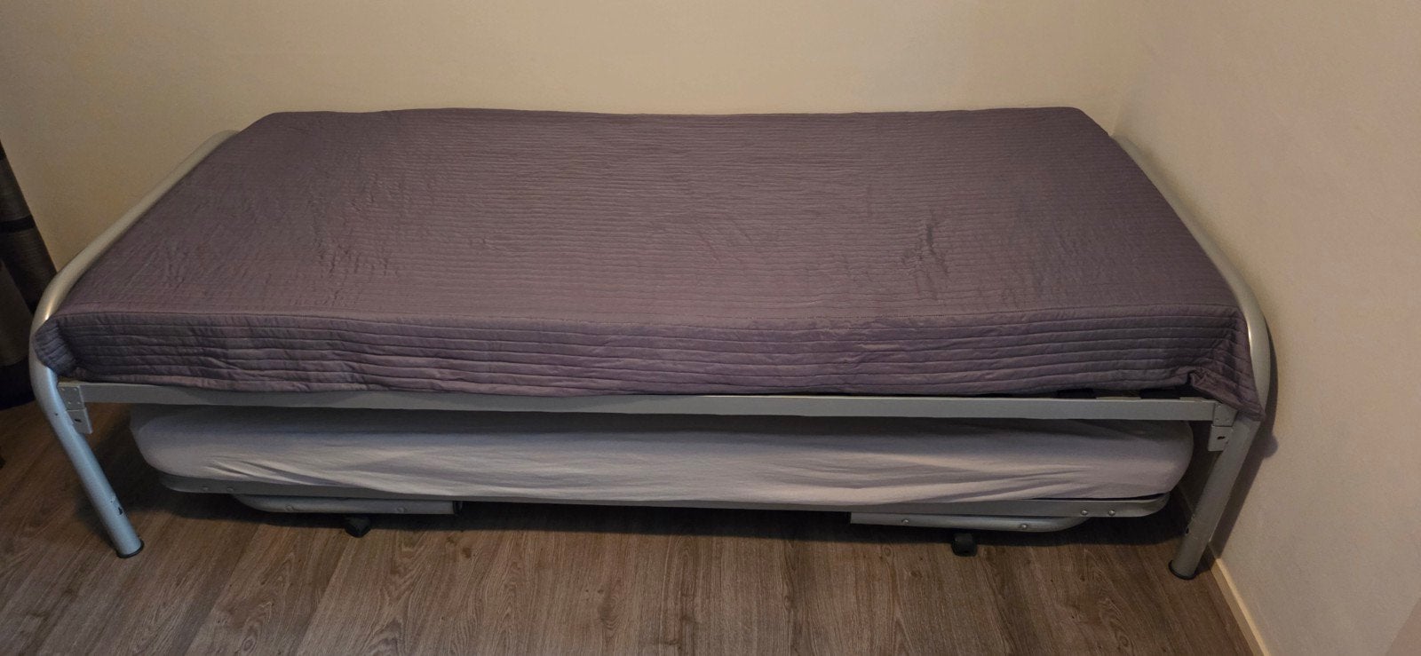 Bed Pascal (incl. onderschuifbed) - aluminiumkleur - 90x200, Ophalen, 90 cm, Eenpersoons, Zo goed als nieuw