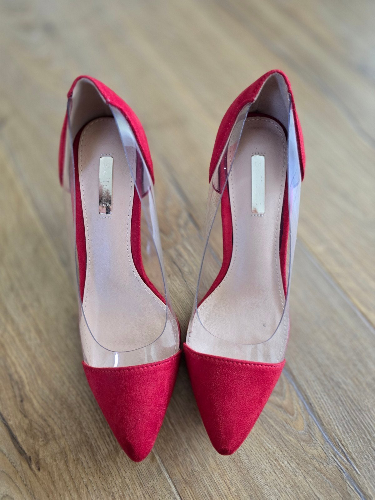 Bellucci rode pumps met transparante zijkanten, Kleding | Dames, Pumps, Ophalen of Verzenden, Zo goed als nieuw, Bellucci