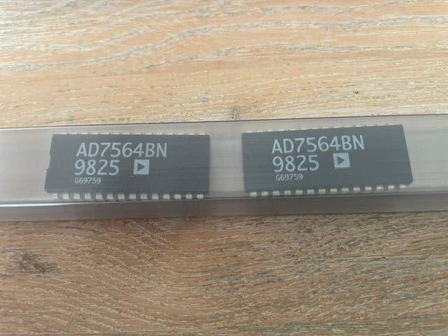 AD7564BN	Analog Devices Inc.	IC DAC 12BIT QUAD 5V LP 28-DIP, Verzenden, Nieuw