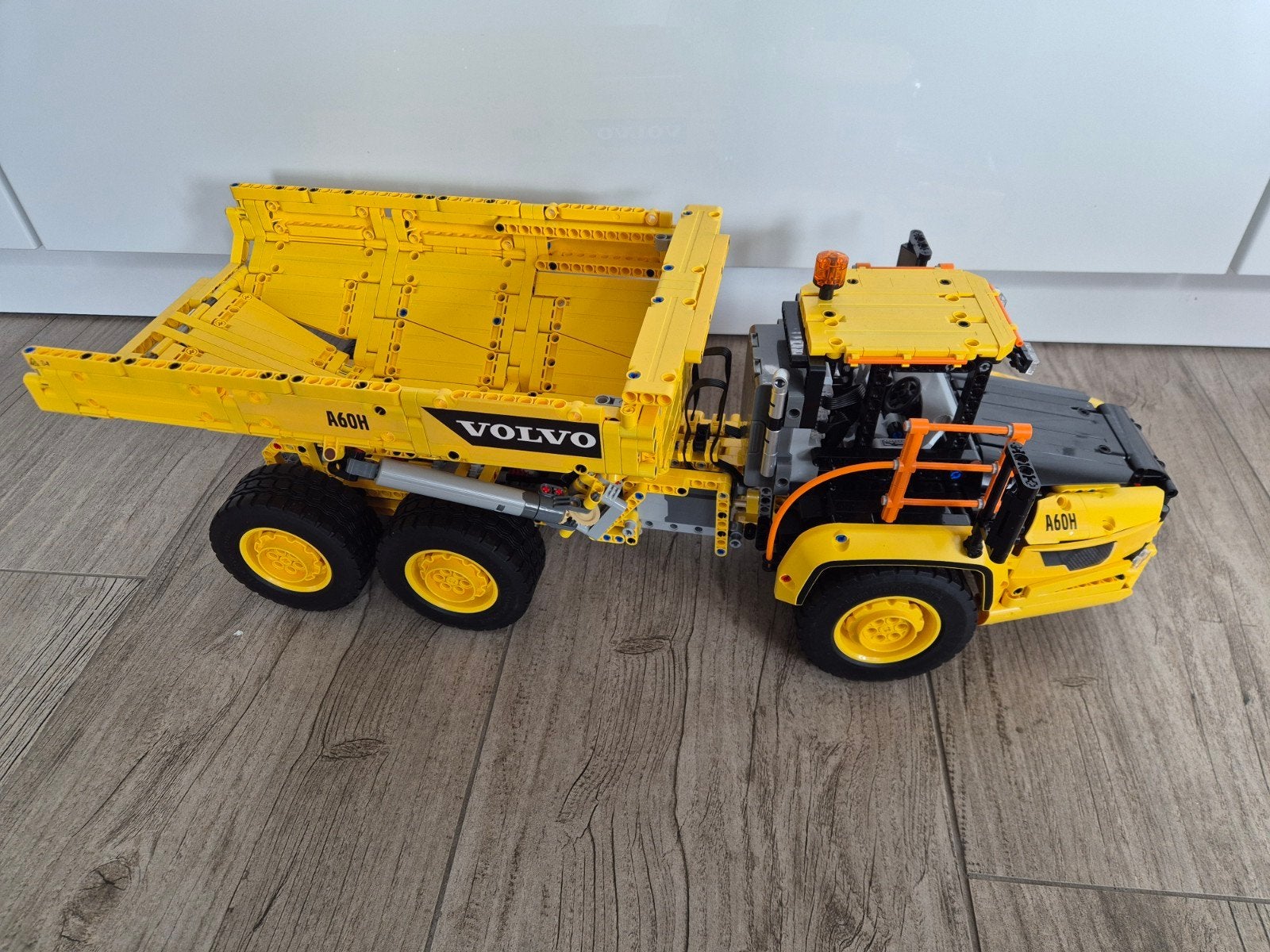 LEGO Technic Volvo A60H Kiepwagen (42114), Ophalen of Verzenden, Zo goed als nieuw, Overige merken