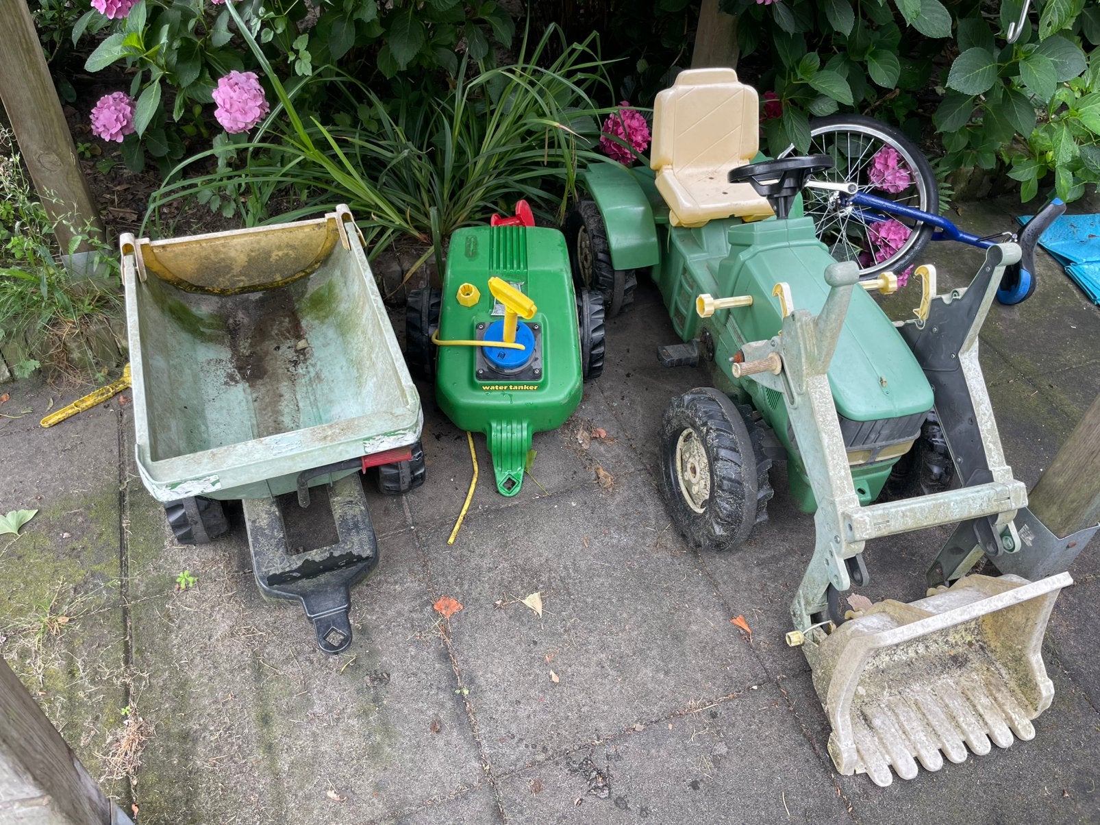 Trap tractor met kieper en watertank trekker, Ophalen, Zo goed als nieuw