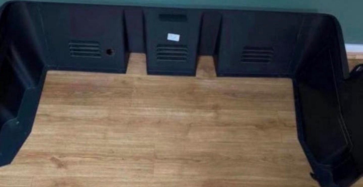 VW T5 plastic kap voor onder 3zits bank, Auto-onderdelen, Ophalen, Gebruikt